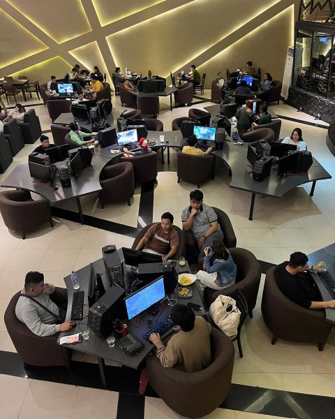 File:High Grounds Cafe 1.jpg