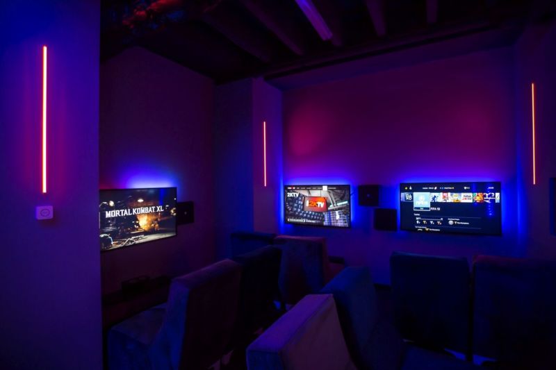 File:PORTAL Gaming World 1.jpg
