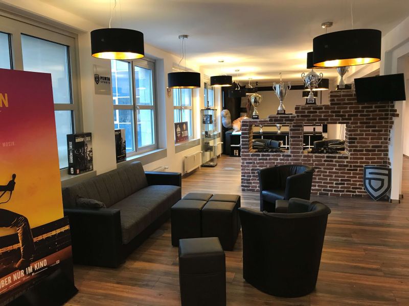 File:PENTA Esport Leistungszentrum.jpg