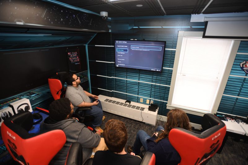 File:New England College Esports Arena 2.jpg