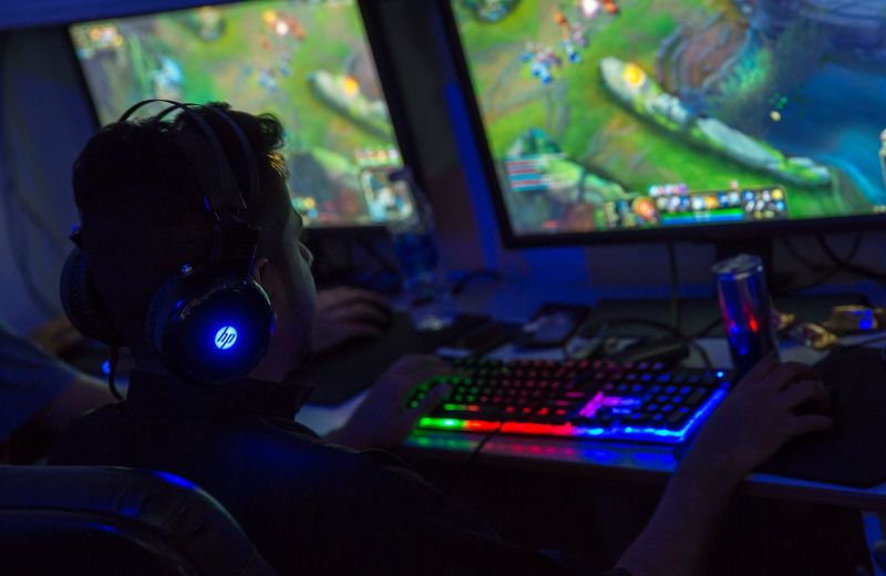 File:VIB eSports Oman.jpg